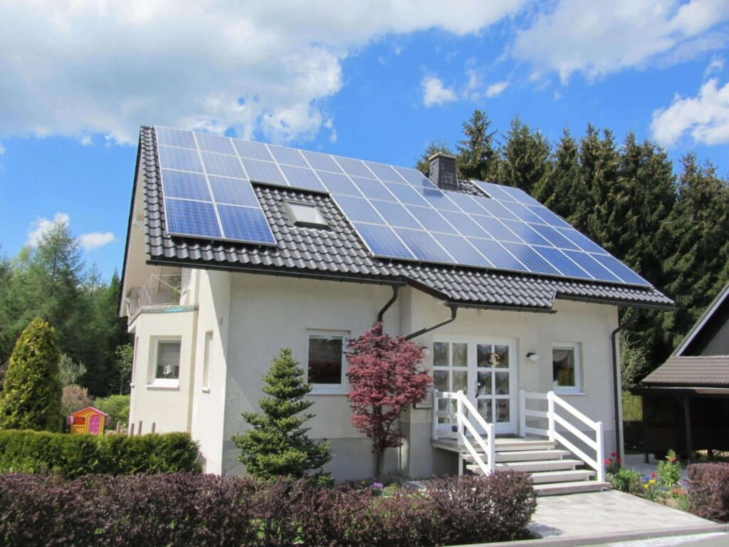 Установка солнечных батарей для дома