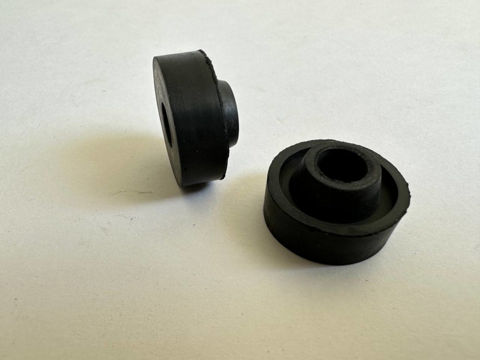 Sealing washer (insulating) EPDM, M10 for screw 4